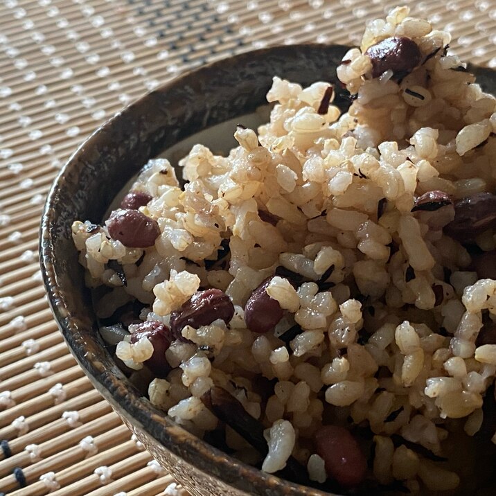 玄米と小豆とひじきご飯
